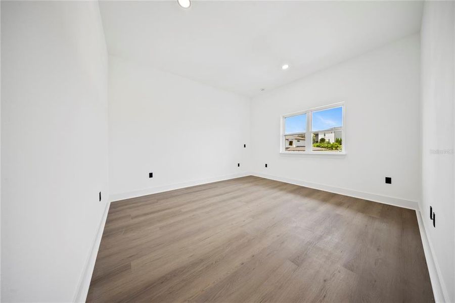 Spacious, unfurnished interior of a new home in , Lake Alfred (Image 18).