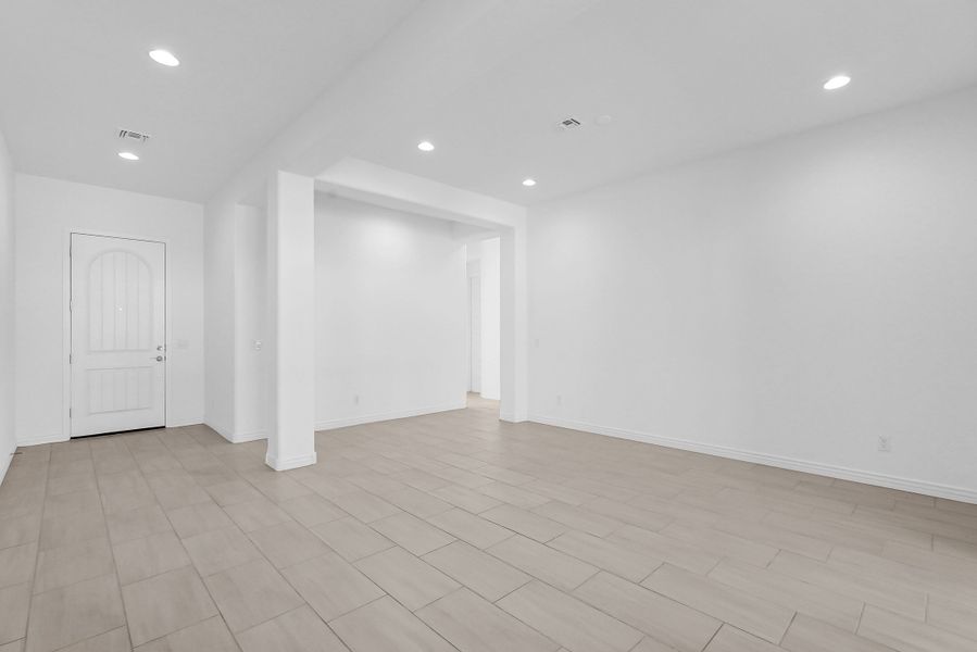 Spacious, unfurnished interior of a new home in Aloravita South, Peoria (Image 40).