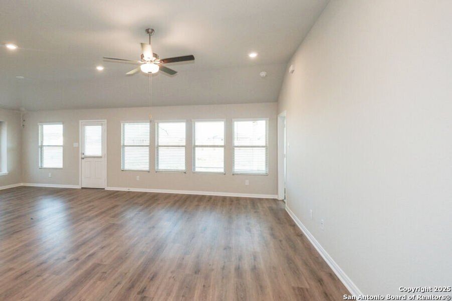 Spacious, unfurnished interior of a new home in Summer Hills, San Antonio (Image 13).