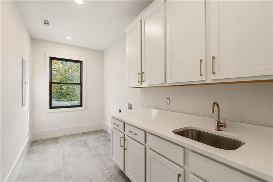 Furnished interior view inside a new home in , Alpharetta (Image 5).