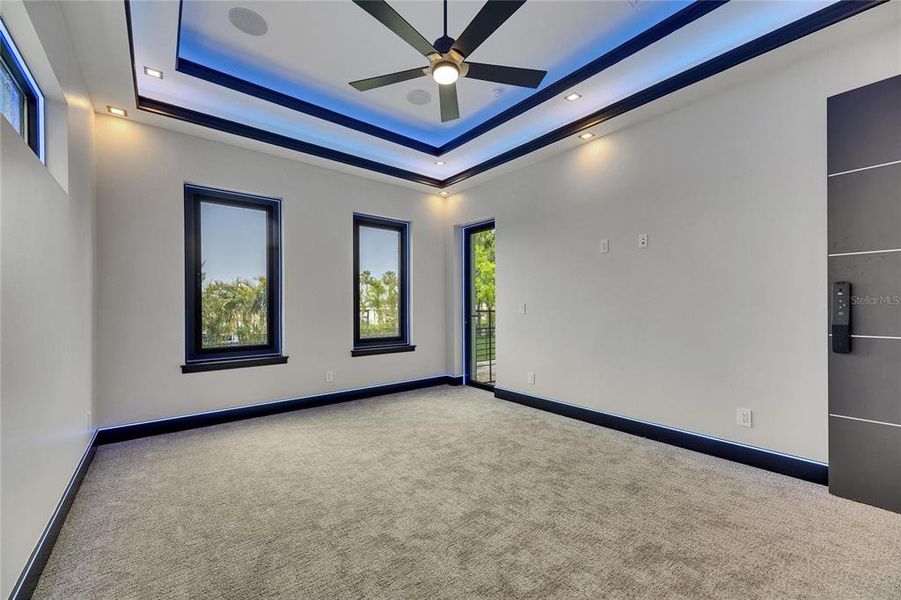 Spacious, unfurnished interior of a new home in , Apollo Beach (Image 84).