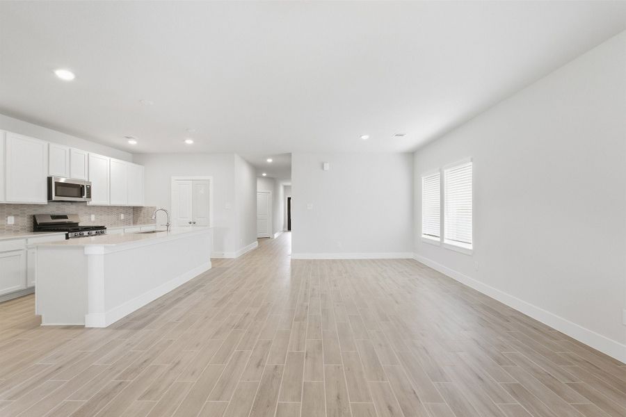 Spacious, unfurnished interior of a new home in Pecan Estates, Crosby (Image 45).