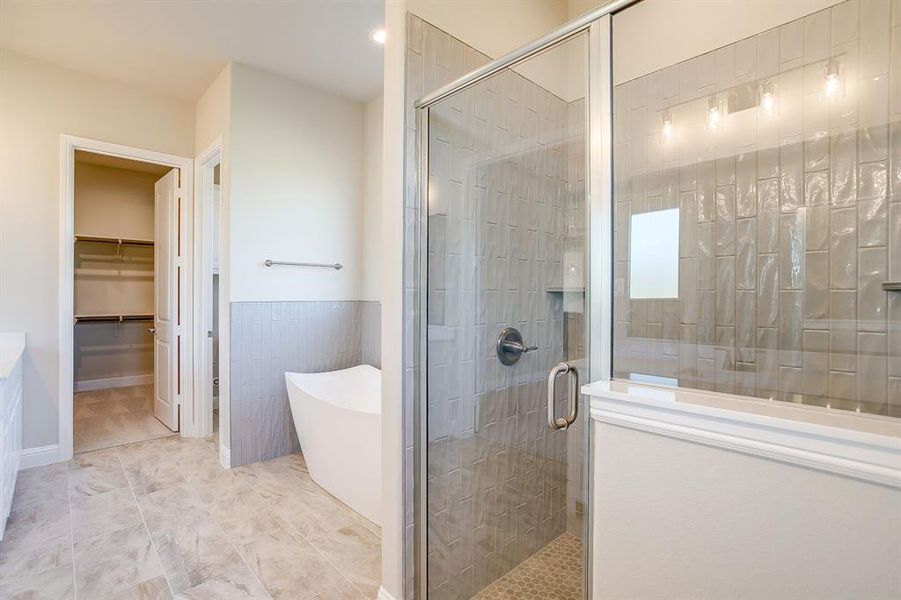 Furnished interior view inside a new home in , Weatherford (Image 8).