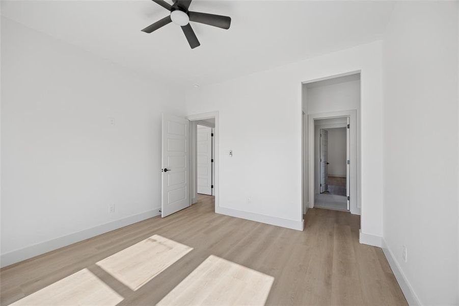 Spacious, unfurnished interior of a new home in , Sherman (Image 15).
