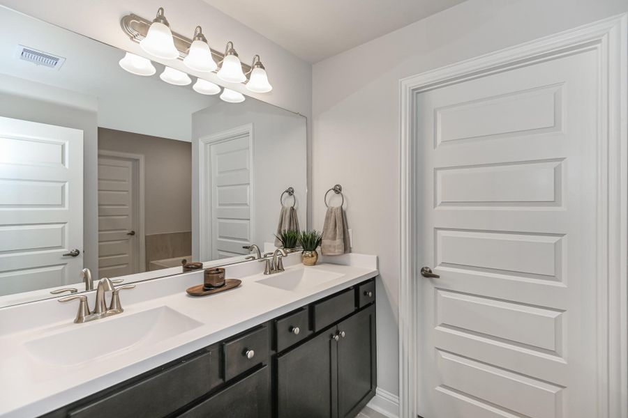 Stock photos - Colors and features may vary Stock photos - Colors and features may vary