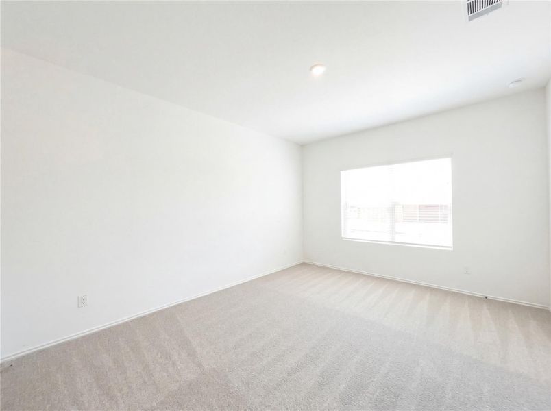 Spacious, unfurnished interior of a new home in The Colony, Bastrop (Image 24).