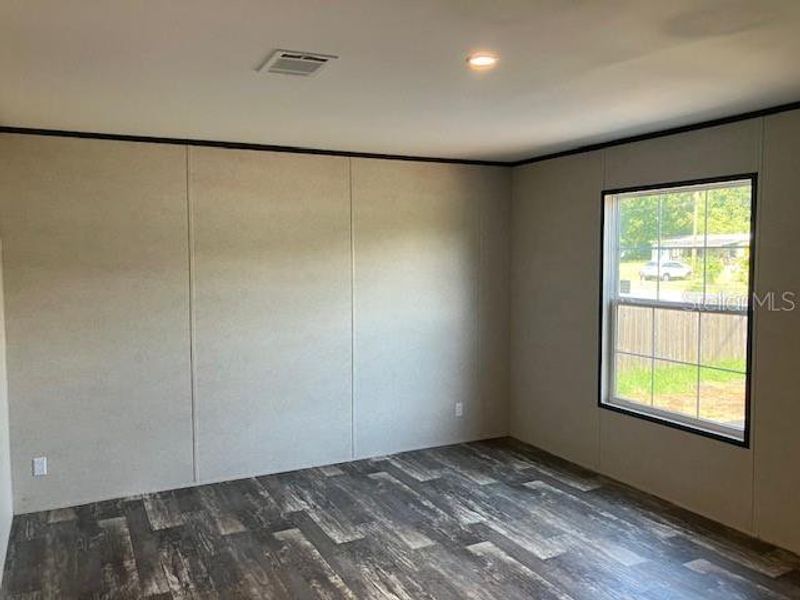 Spacious, unfurnished interior of a new home in , Wesley Chapel (Image 5).