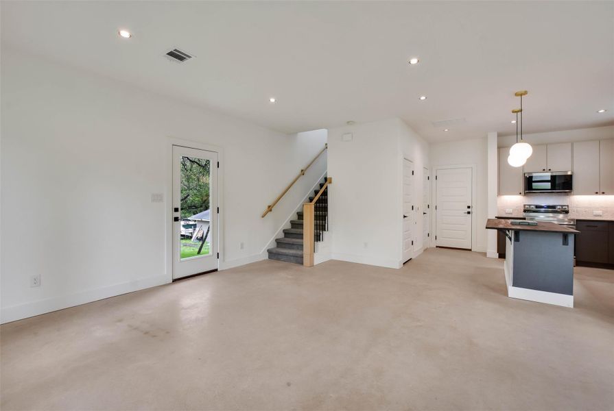 Spacious, unfurnished interior of a new home in , Leander (Image 15).
