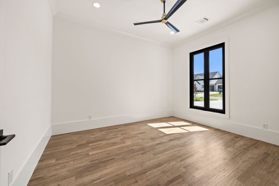 Spacious, unfurnished interior of a new home in The Resort on Eagle Mt. Lake, Fort Worth (Image 40).
