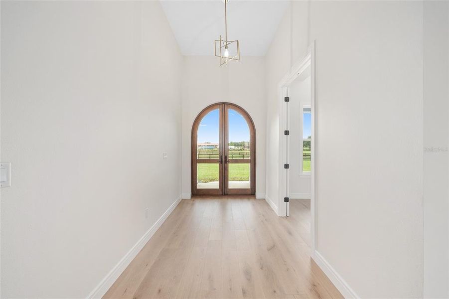 Spacious, unfurnished interior of a new home in , Ocala (Image 24).