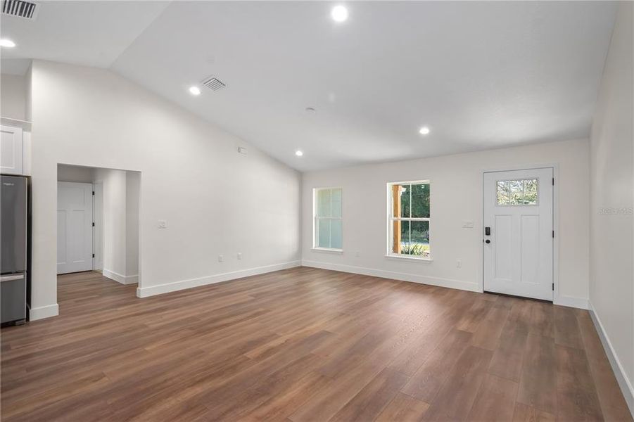 Spacious, unfurnished interior of a new home in , Dunnellon (Image 16).