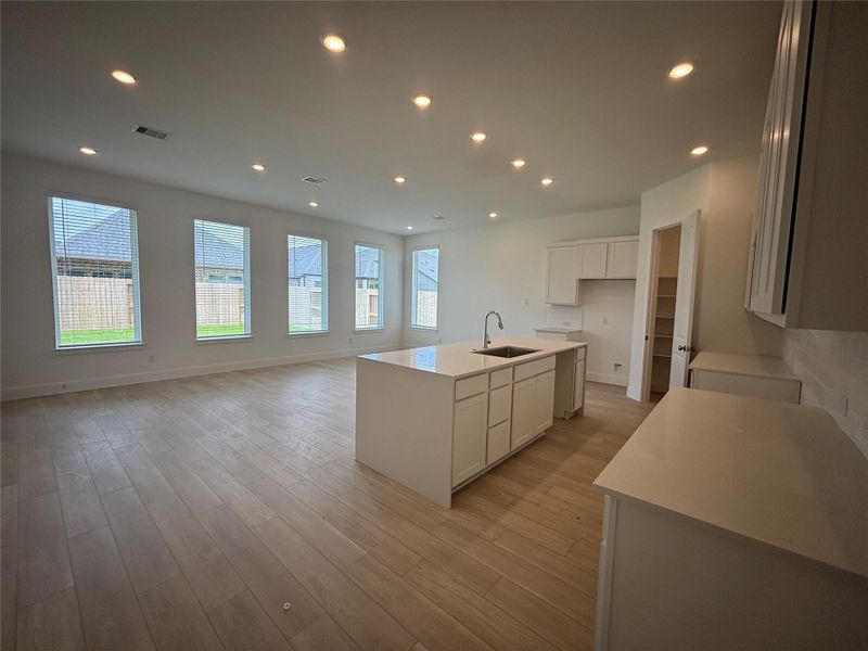 Spacious, unfurnished interior of a new home in Cross Creek West, Fulshear (Image 21).