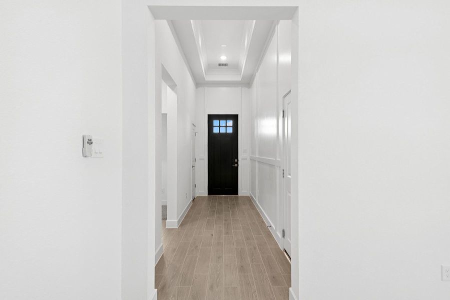 Welcoming foyer (*Photo not of actual home and used for illustration purposes only.)