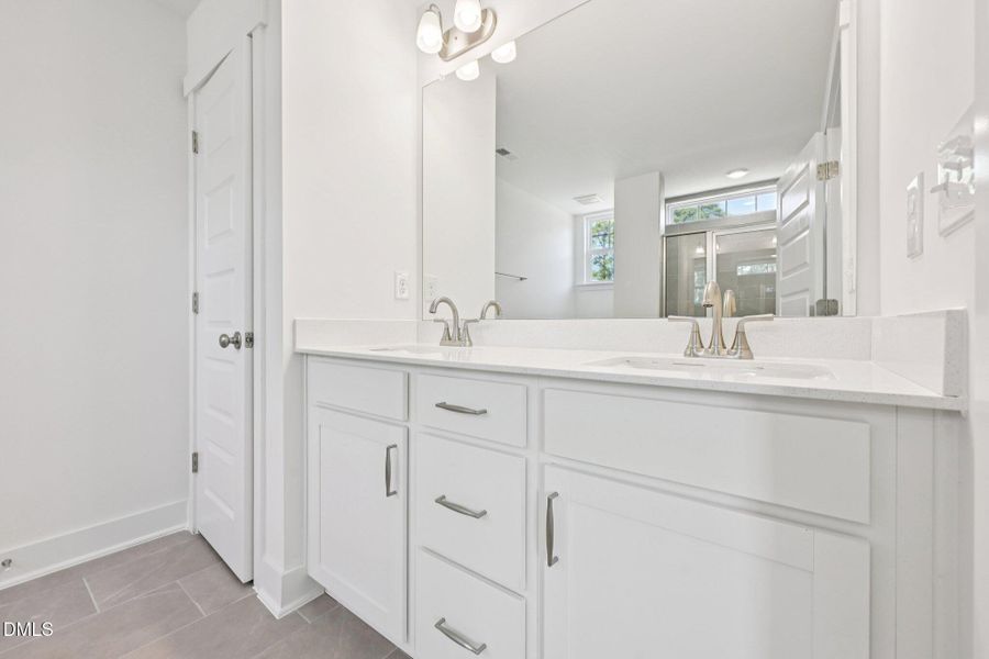 40-web-or-mls-Dunzo Dr-S1203-040