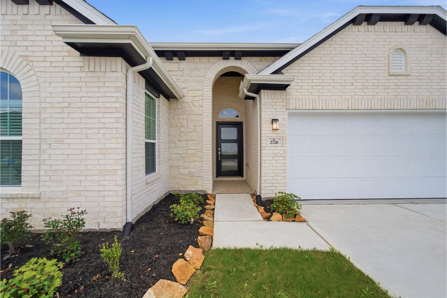 Exterior details and patio area of a home in Creekhaven, Arcola (Image 3).