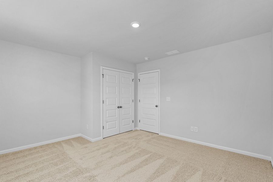 Spacious, unfurnished interior of a new home in Fieldstone, Lexington (Image 34).