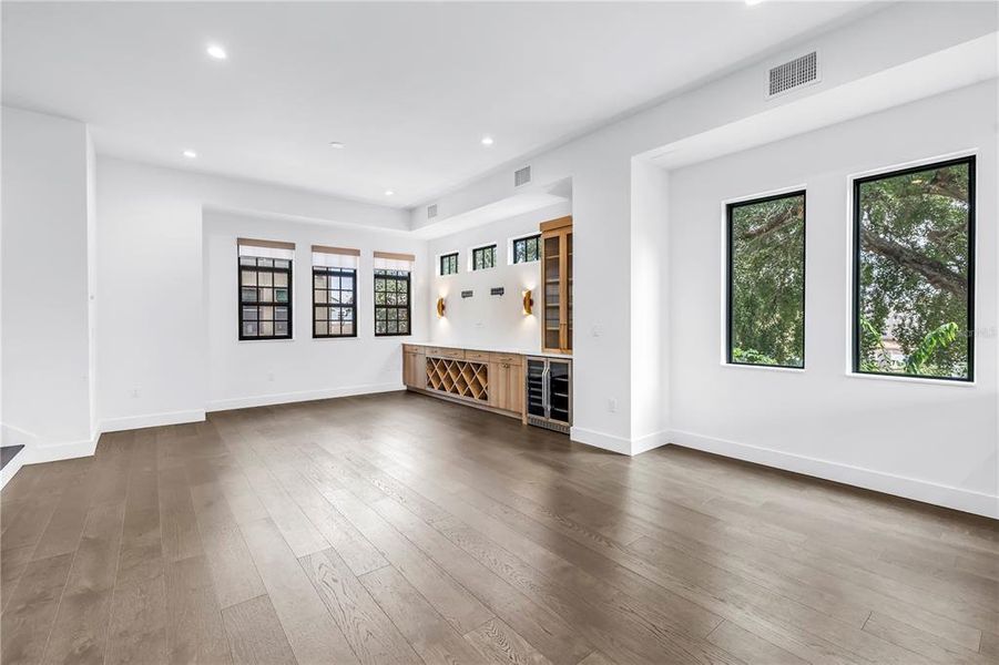 Spacious, unfurnished interior of a new home in East Oak Townhomes, Tampa (Image 41).