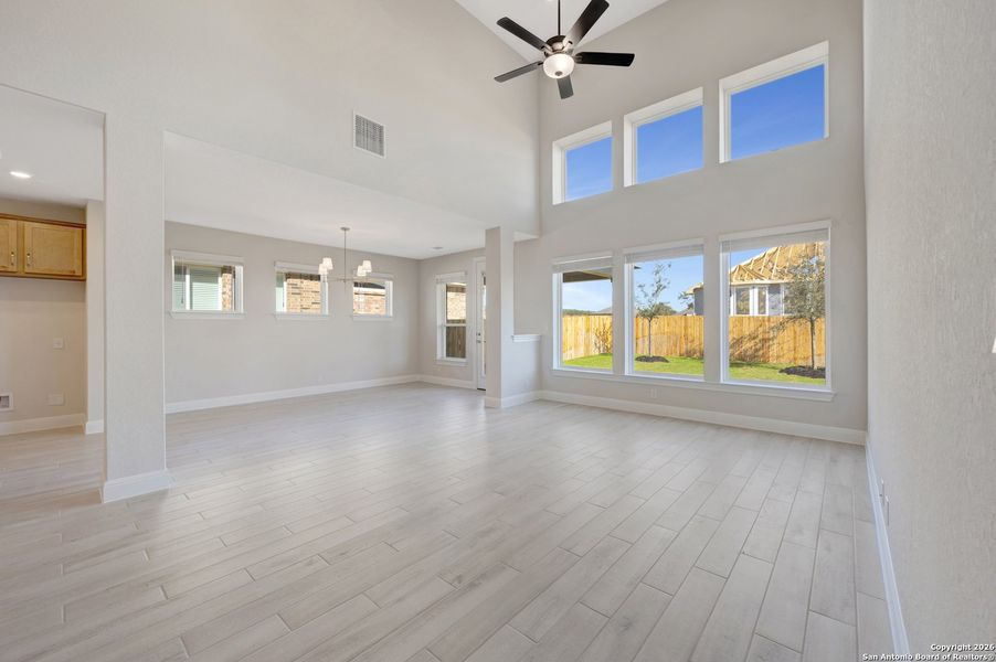 Spacious, unfurnished interior of a new home in Davis Ranch 50', San Antonio (Image 26).
