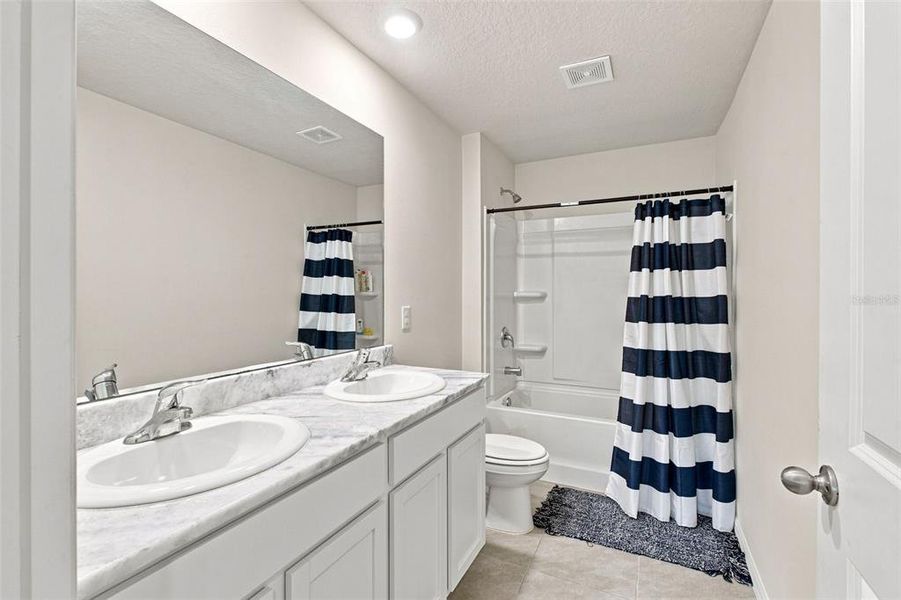 Furnished interior view inside a new home in Silverstone North, Palmetto (Image 5). Furnished interior view inside a new home in Silverstone North, Palmetto (Image 5).