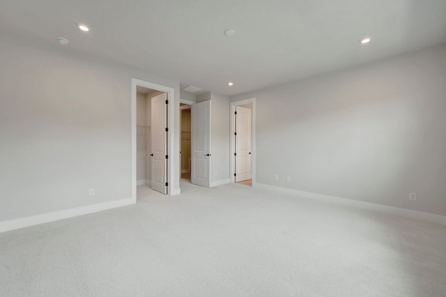 Spacious, unfurnished interior of a new home in Seven Oaks, Belmont (Image 25).