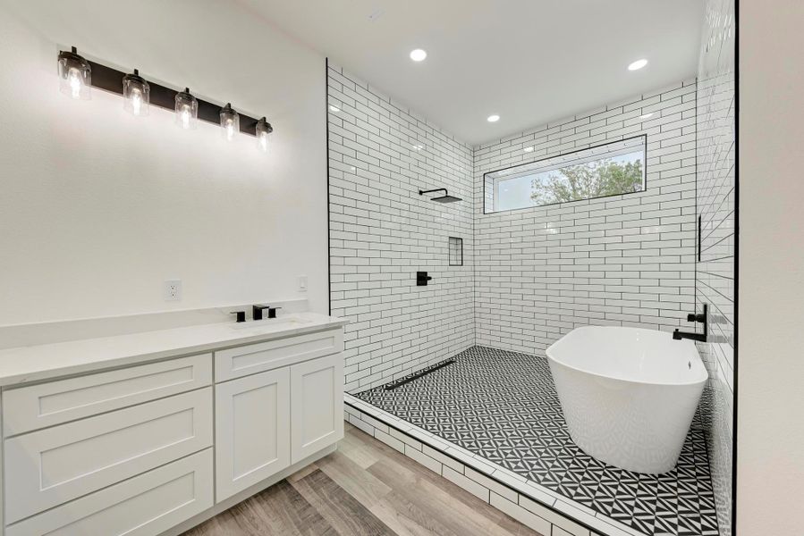 Spacious, unfurnished interior of a new home in , Bertram (Image 29).