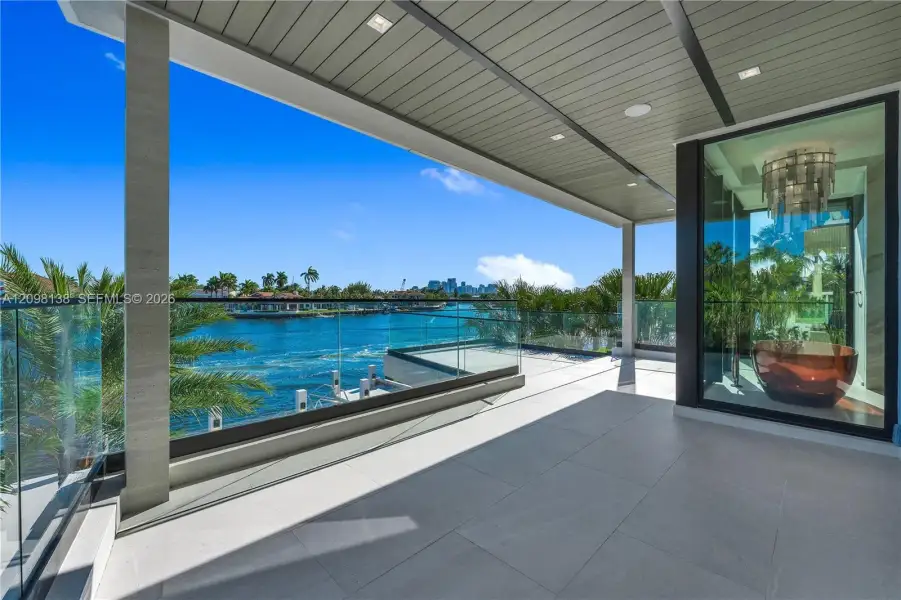 Exterior details and patio area of a home in , Fort Lauderdale (Image 3).