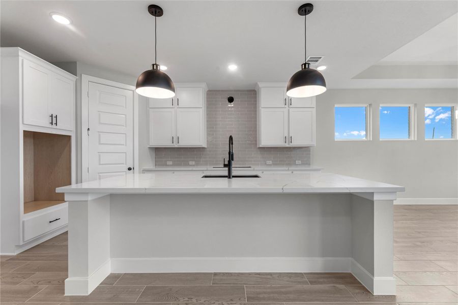 Representative image. Features, selections and colors may vary. Representative image. Features, selections and colors may vary.