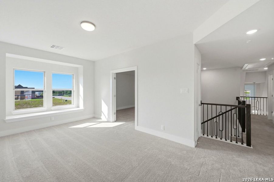 Spacious, unfurnished interior of a new home in Venado Crossing, Cibolo (Image 11).