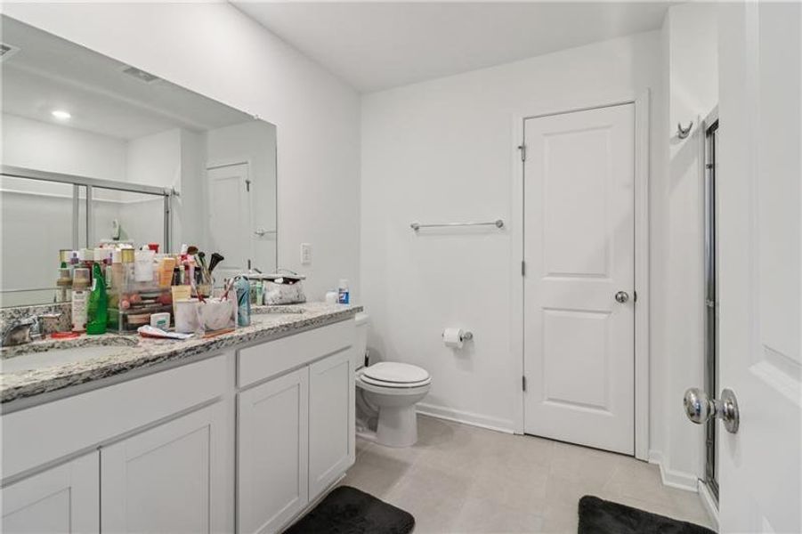 Furnished interior view inside a new home in , Gainesville (Image 7).