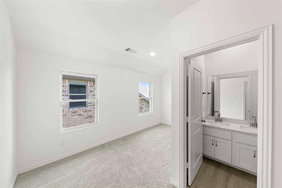 Spacious, unfurnished interior of a new home in Devonshire 40s, Forney (Image 20).