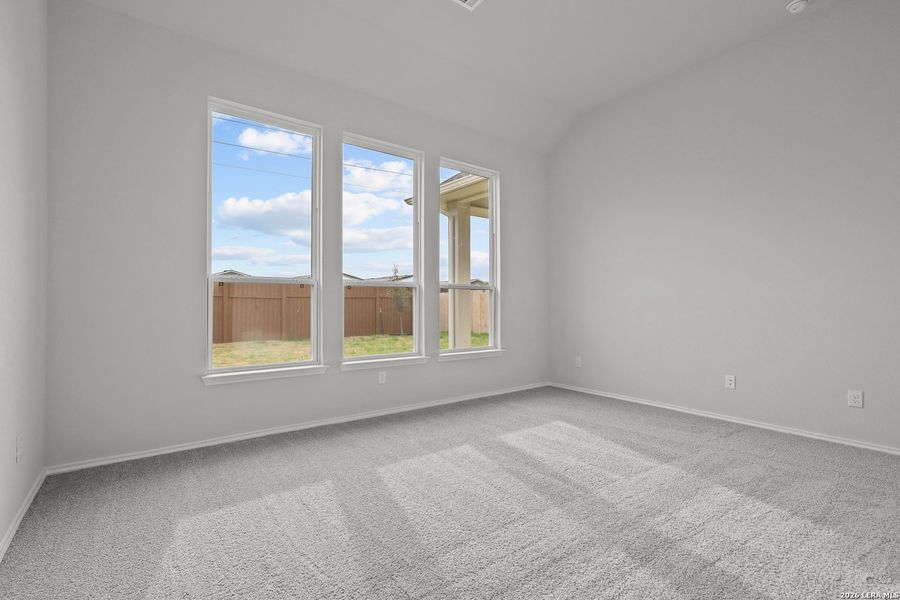 Spacious, unfurnished interior of a new home in Sunflower Ridge, New Braunfels (Image 16).