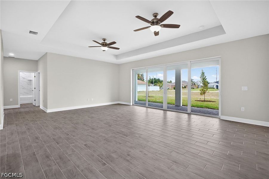 Spacious, unfurnished interior of a new home in Cape Coral, Cape Coral (Image 10).