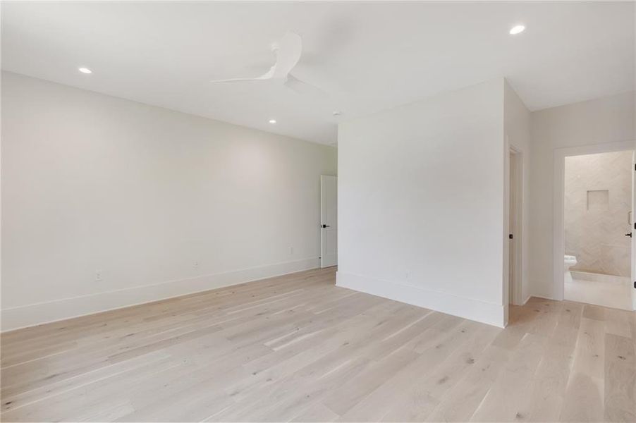 Spacious, unfurnished interior of a new home in , Alpharetta (Image 42).