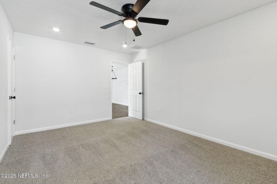 Spacious, unfurnished interior of a new home in , Jacksonville (Image 19).