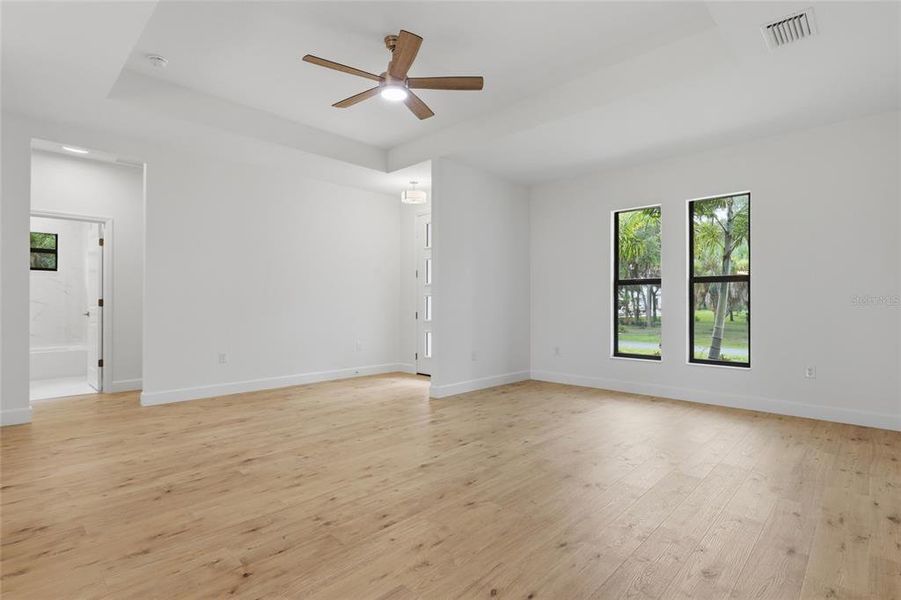 Spacious, unfurnished interior of a new home in , Port Charlotte (Image 18).