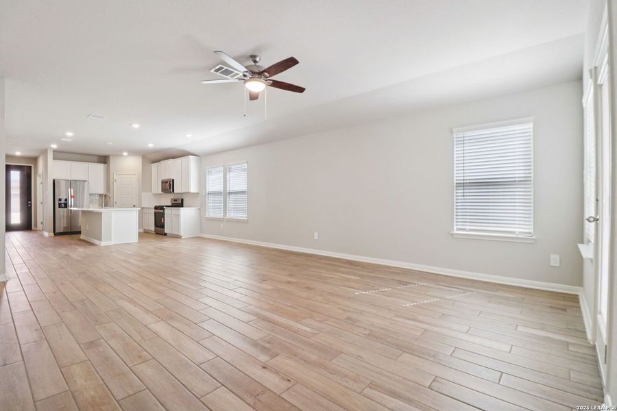 Spacious, unfurnished interior of a new home in Scenic Crest - Premier Series, Boerne (Image 32).