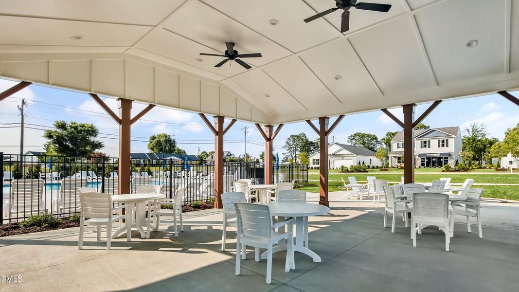 honeycutt-oaks-monument-pool-004