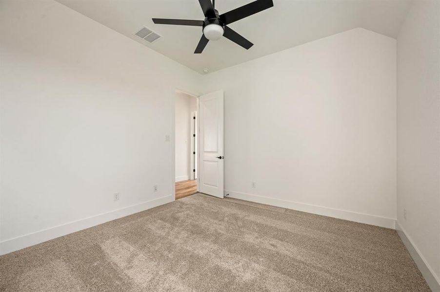 Spacious, unfurnished interior of a new home in NorthGlen, Haslet (Image 38).