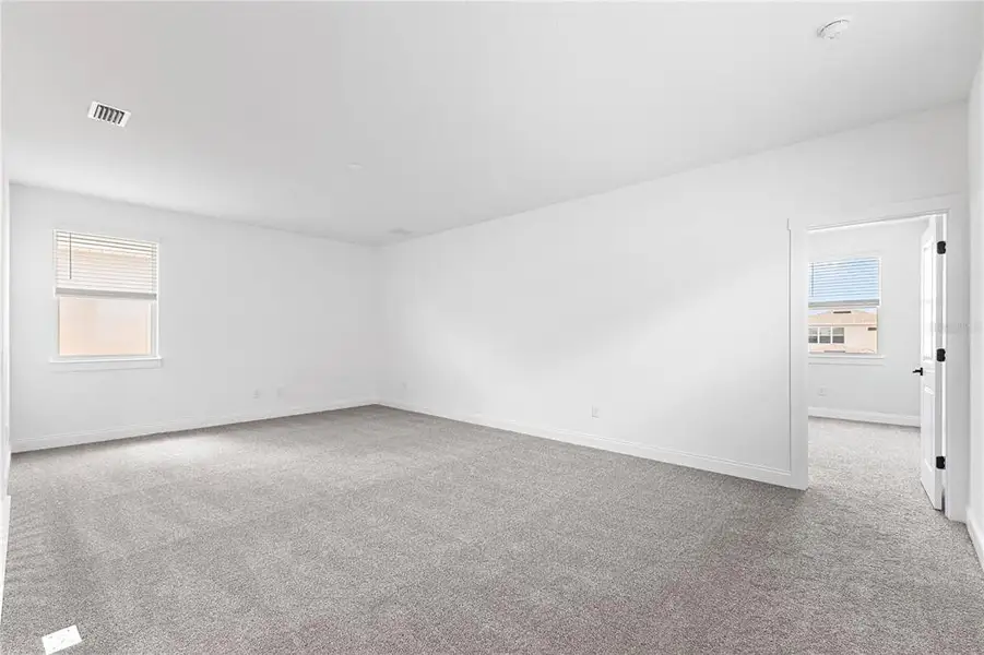 Spacious, unfurnished interior of a new home in Osprey Ranch, Winter Garden (Image 19).