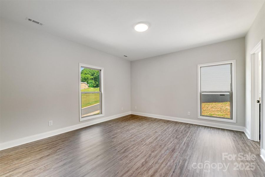 Spacious, unfurnished interior of a new home in , Franklin (Image 29).