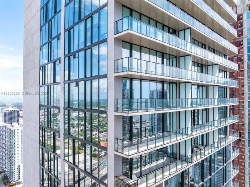Condo located in Miami, FL showcasing its design and architecture (Image 28).