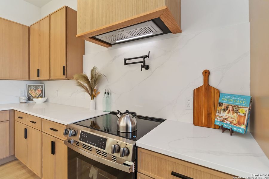 Furnished interior view inside a new home in , Blanco (Image 8).