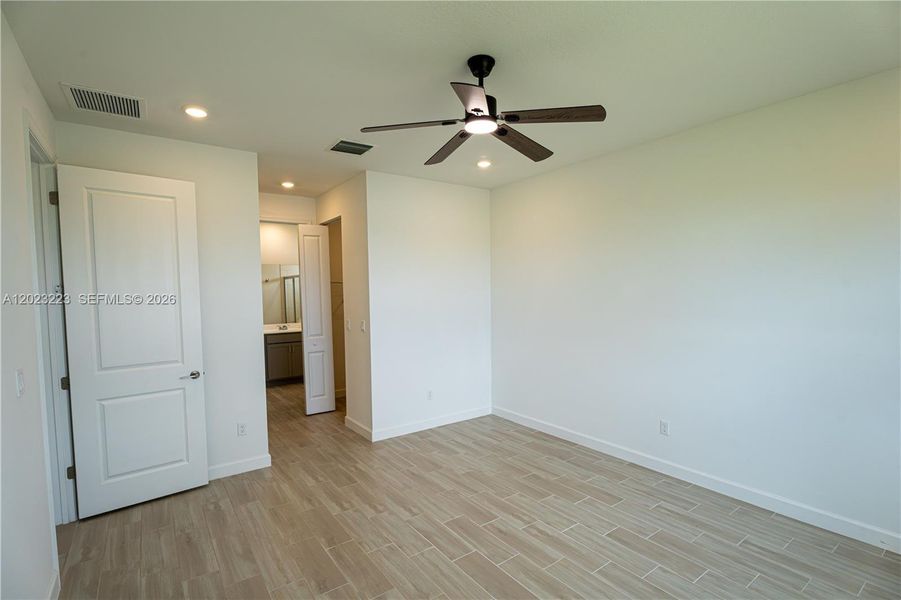 Spacious, unfurnished interior of a new home in Seagrove, Fort Pierce (Image 18). Spacious, unfurnished interior of a new home in Seagrove, Fort Pierce (Image 18).
