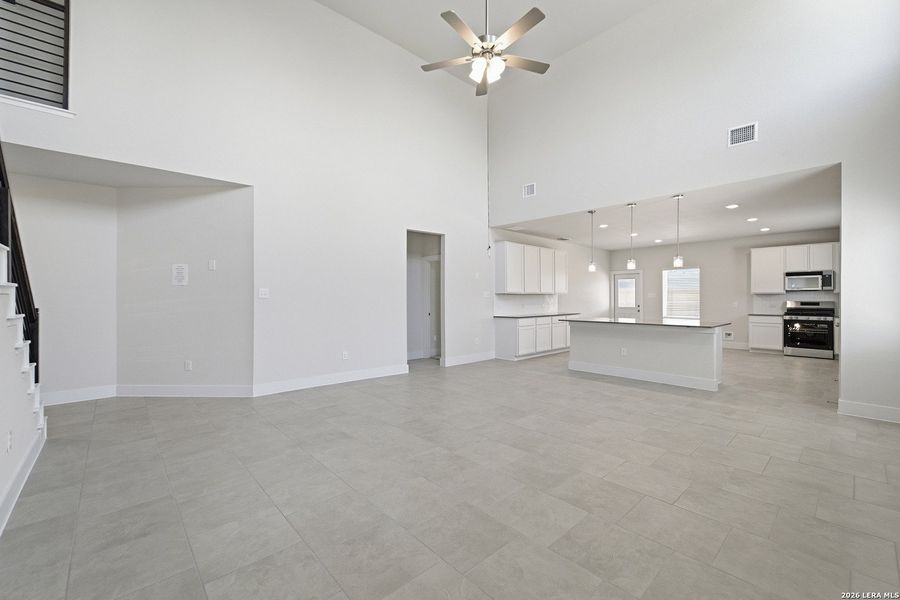 Spacious, unfurnished interior of a new home in Red Hawk Landing, San Antonio (Image 27).