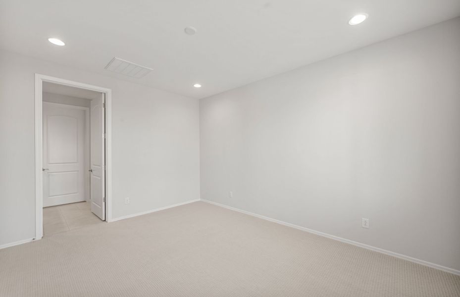 Spacious, unfurnished interior of a new home in Sun City Festival, Buckeye (Image 16).
