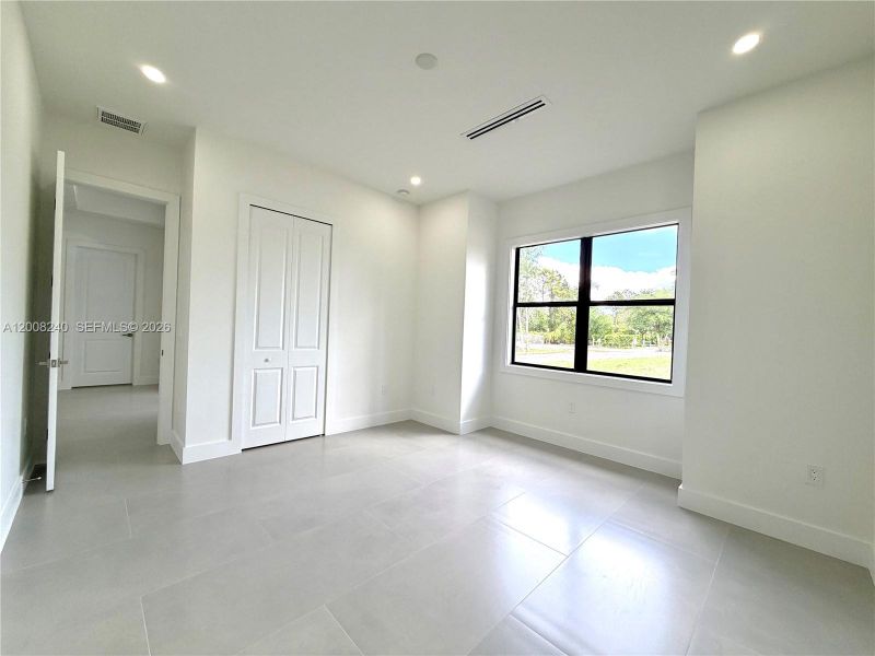 Spacious, unfurnished interior of a new home in , Naples (Image 22).