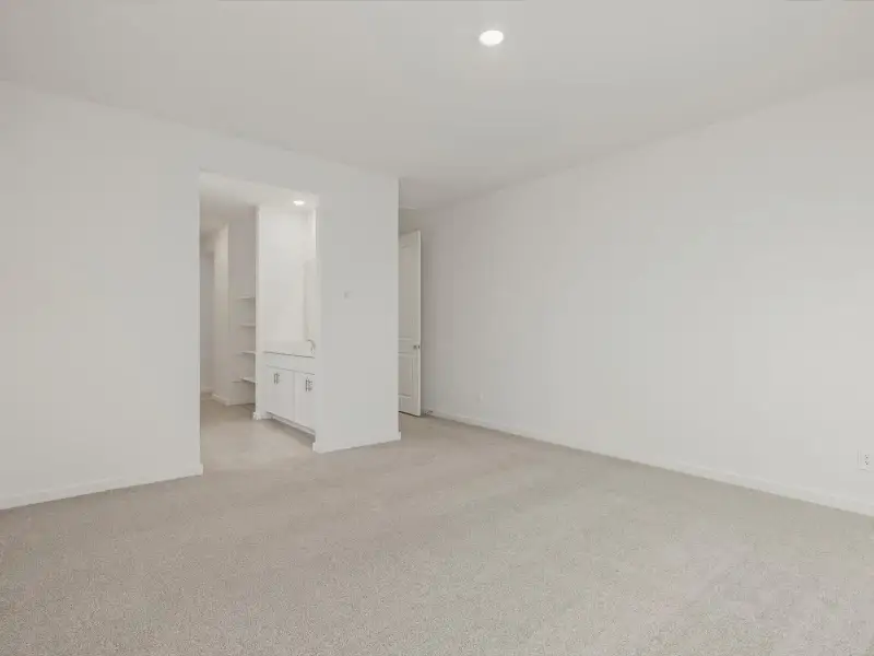 Spacious, unfurnished interior of a new home in Entrada Reserve Series, Tolleson (Image 9).