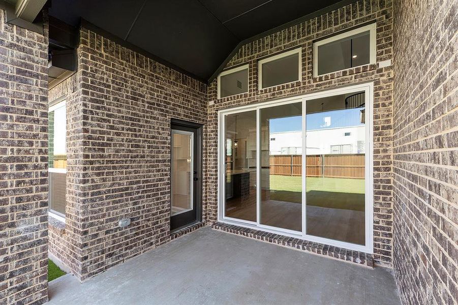 25. 1322 Comal - Patio 25. 1322 Comal - Patio