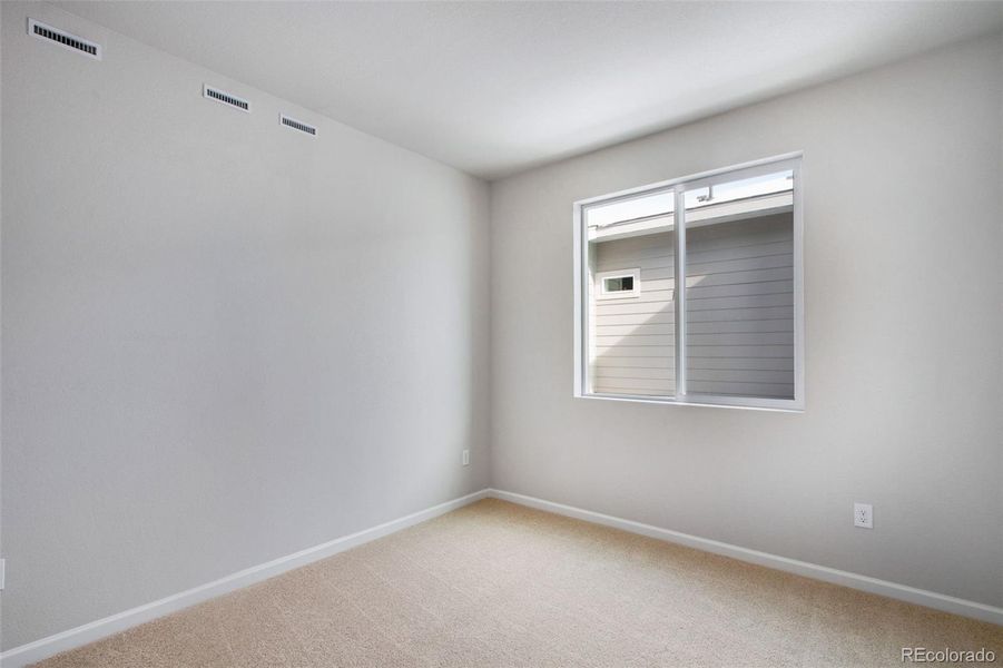 Spacious, unfurnished interior of a new home in Sugar Mill Village, Longmont (Image 26).