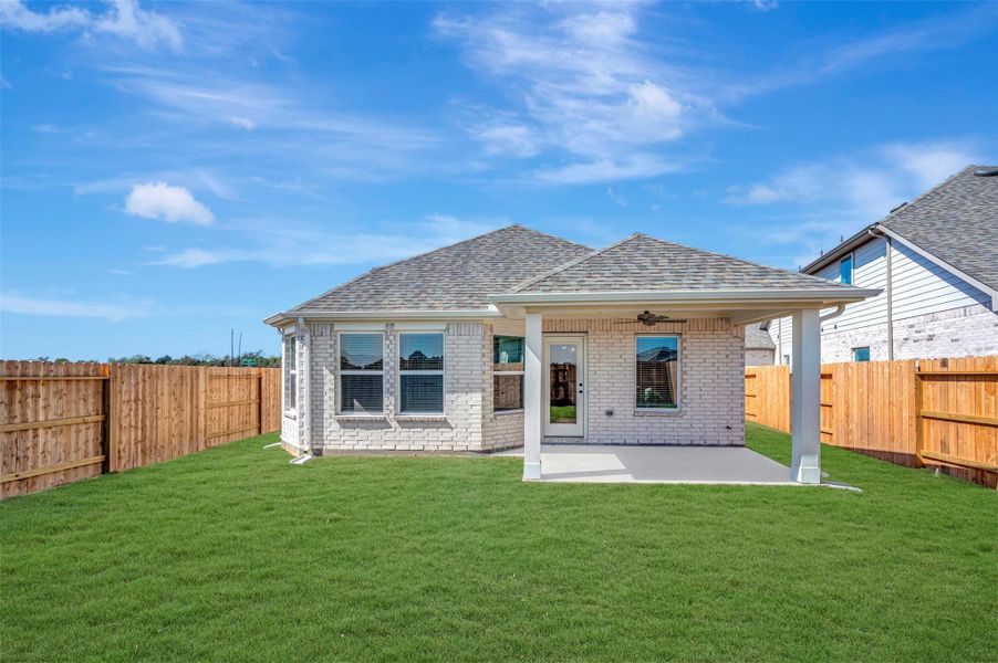 Exterior details and patio area of a home in Wildrye, Waller (Image 22).